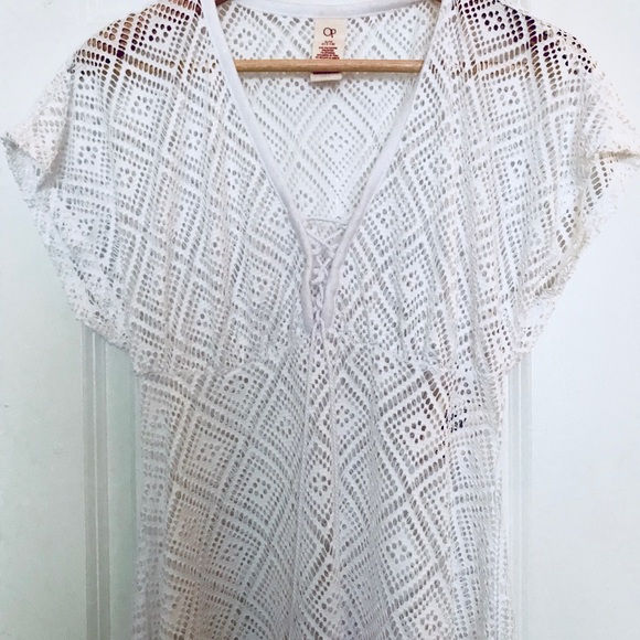 White Beach Cover Up Size Large (11-13) - Picture 2 of 3